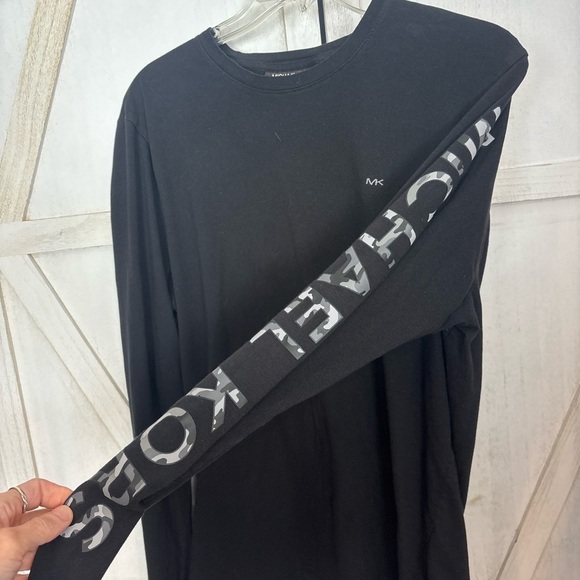 Michael Kors Men's Classic Black Long Sleeve Tee - Picture 2 of 4